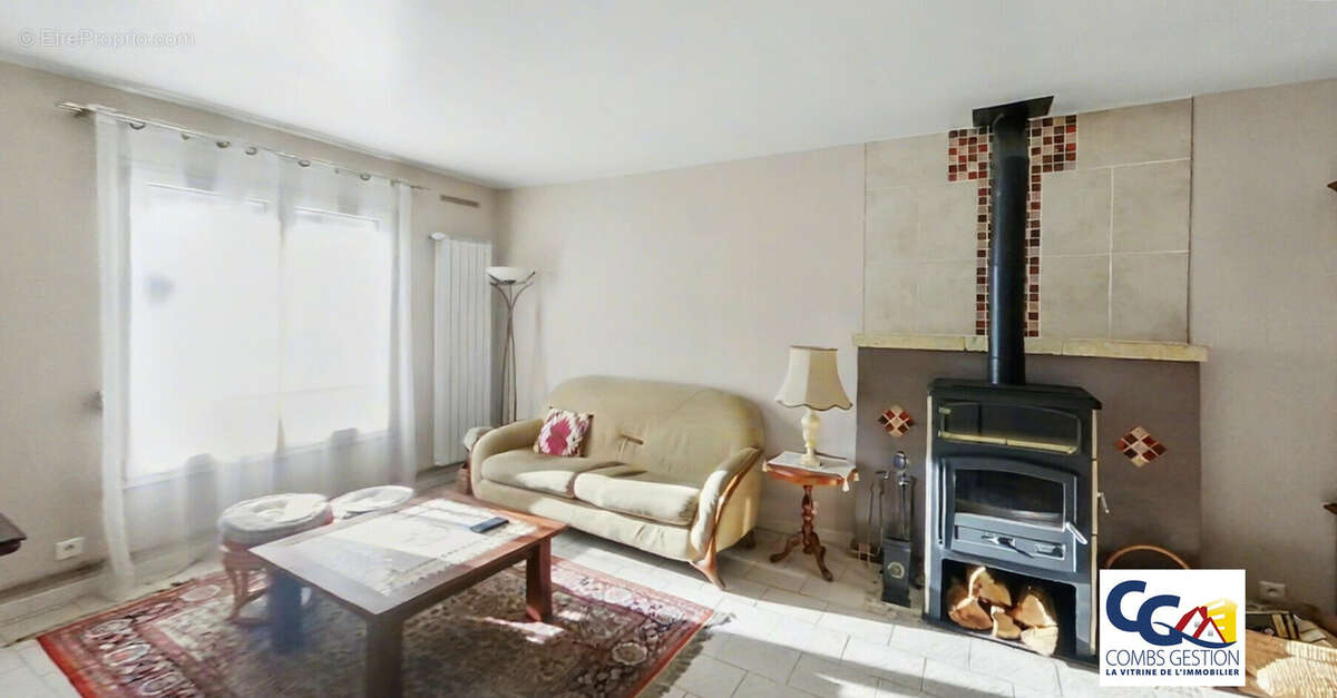 Maison à COMBS-LA-VILLE