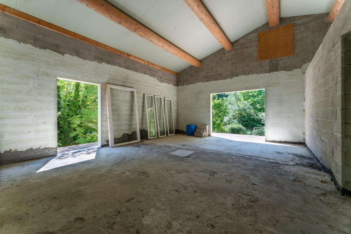 Maison à MEYRARGUES