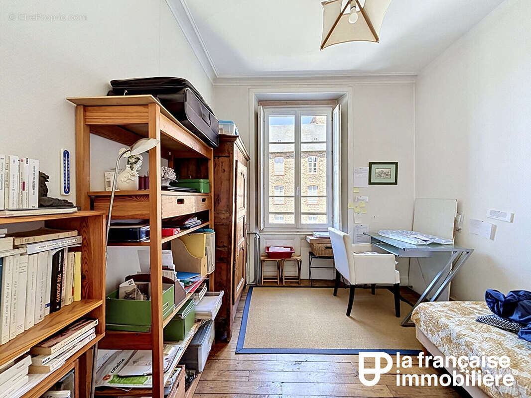 Élégant T5 de caractère à rénover, 148 m² - 4 chambres - photo 13
