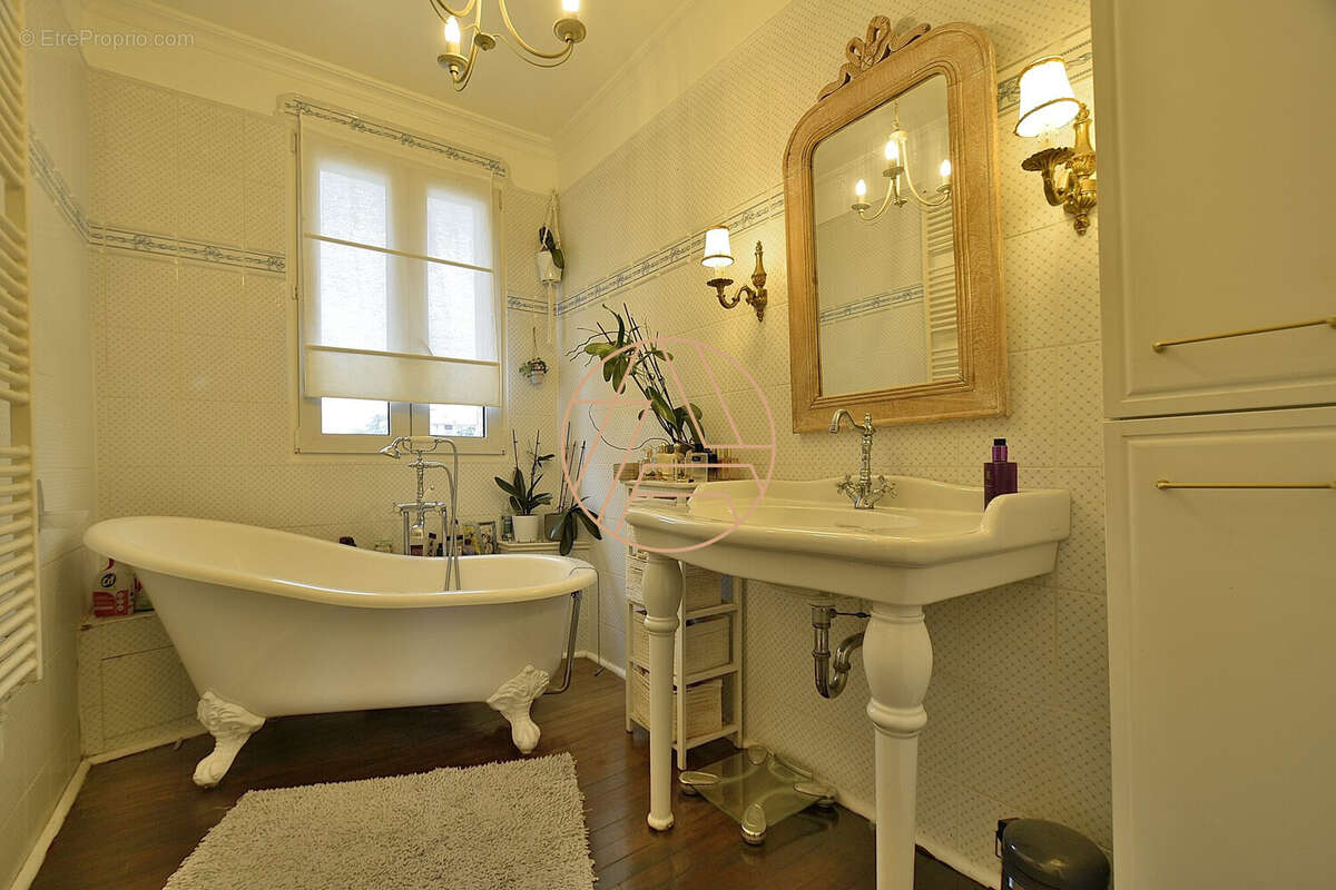 Appartement à SAINT-MAUR-DES-FOSSES