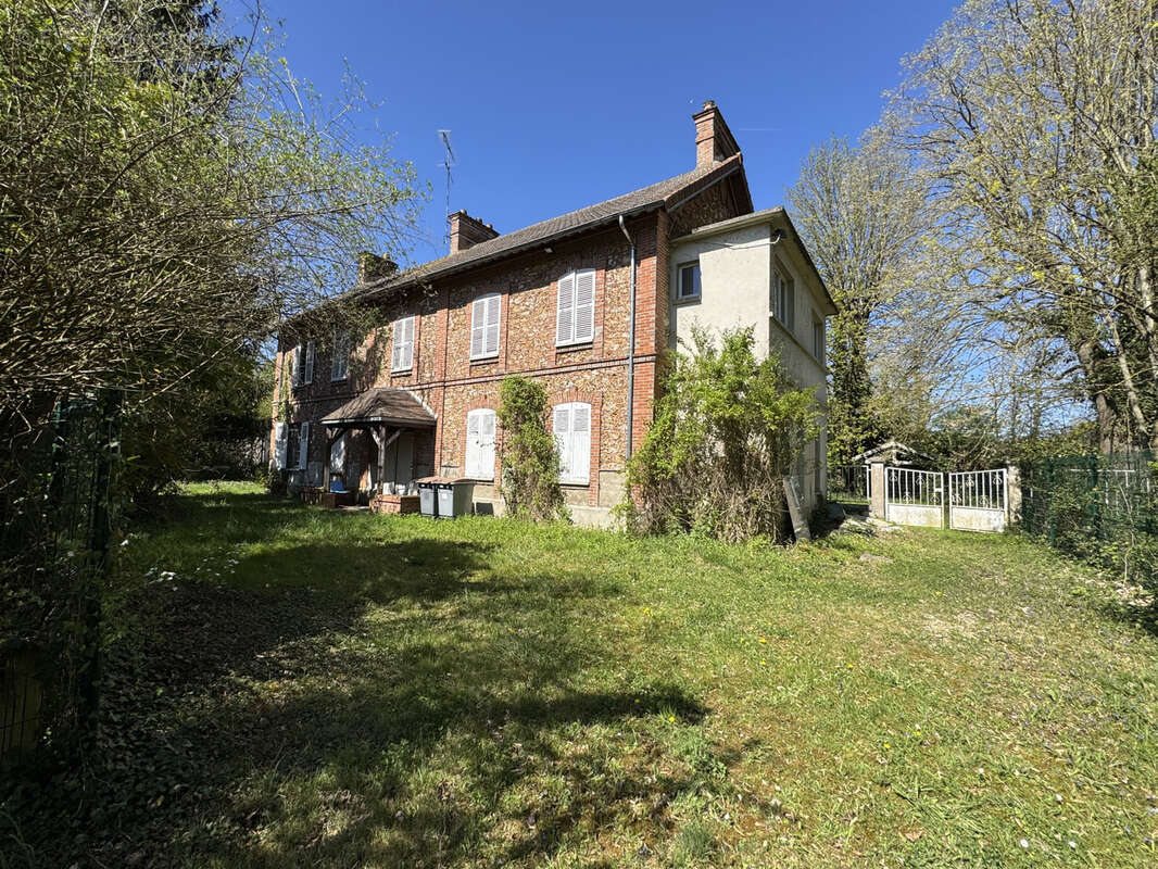 Terrain à LA ROCHETTE