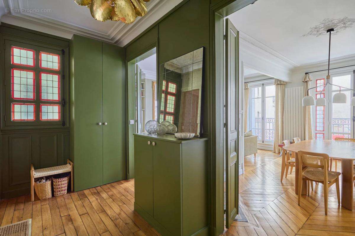 Appartement à PARIS-16E