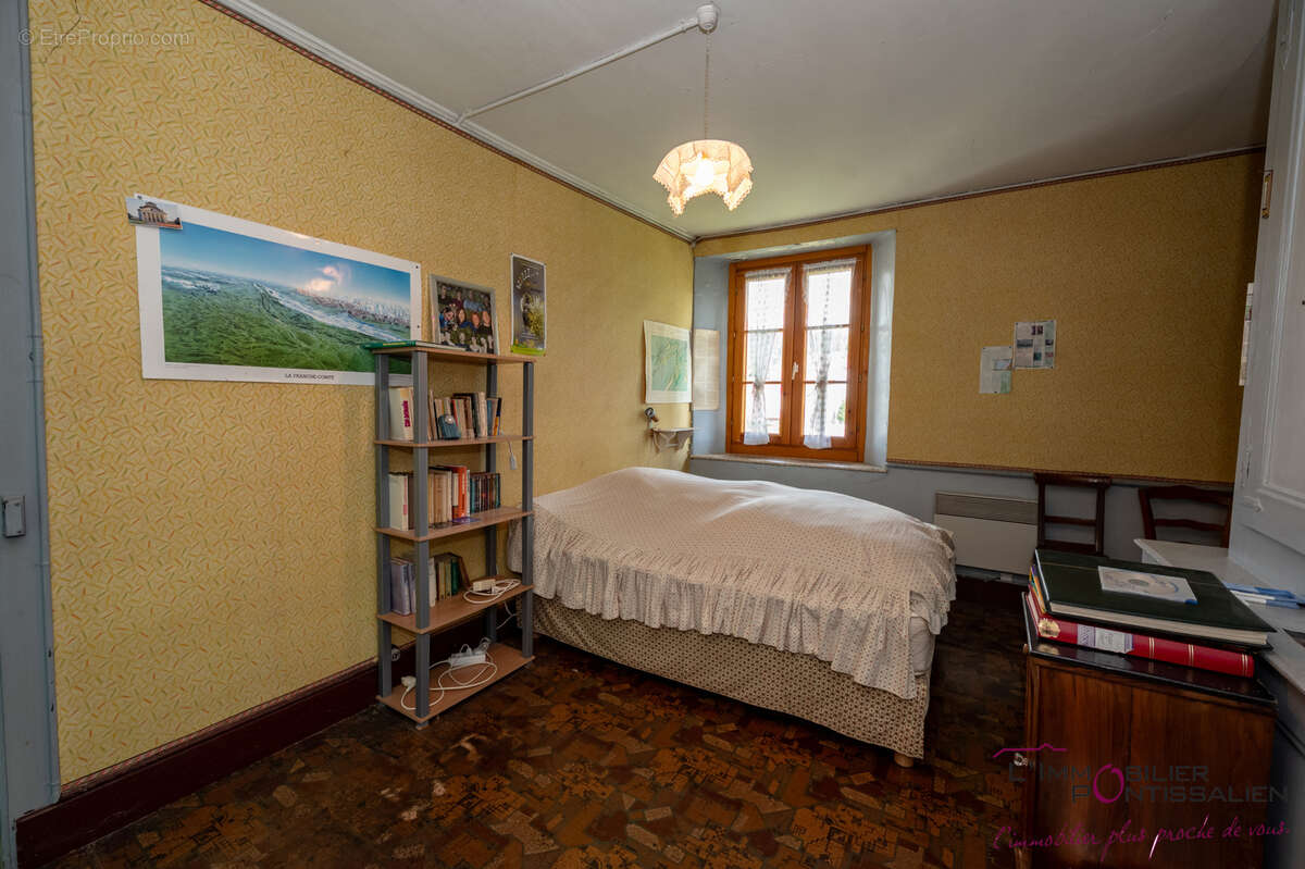 Maison à ROCHEJEAN