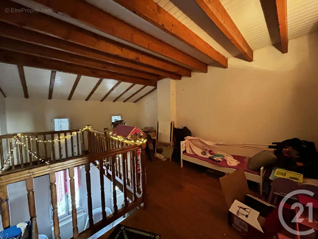 Maison à LA ROCHE-CHALAIS