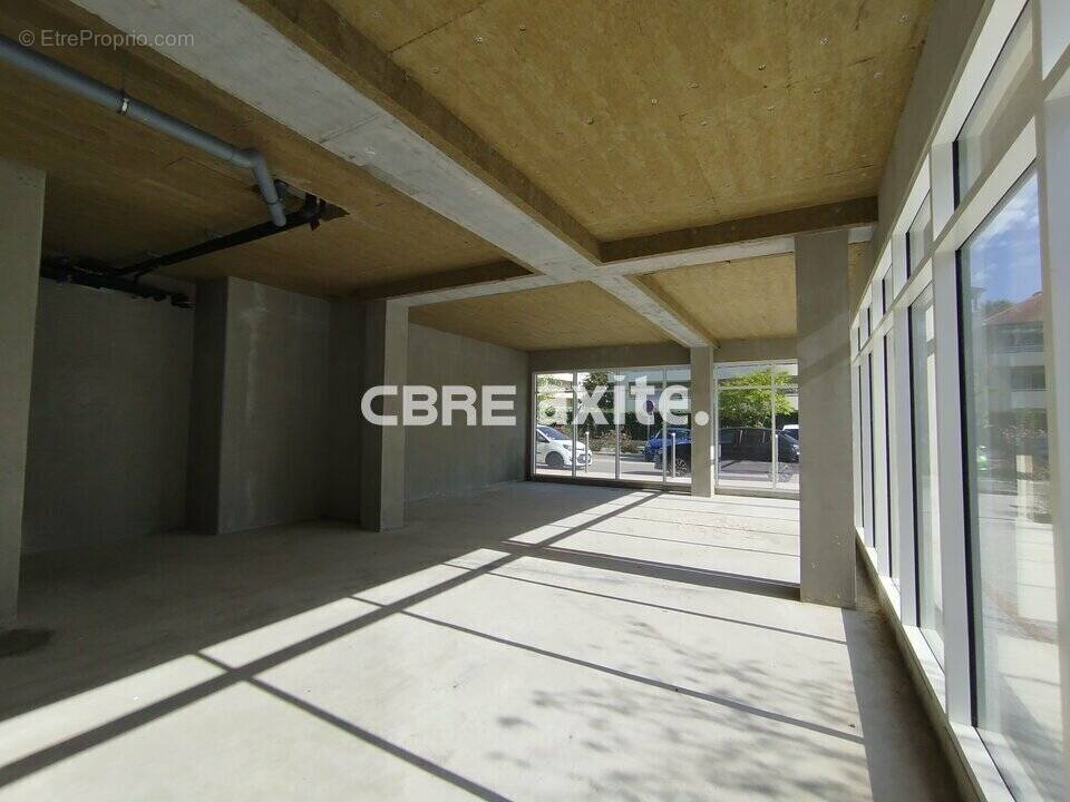 Autre à FERNEY-VOLTAIRE
