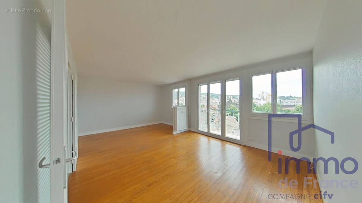 Appartement à SAINT-ETIENNE