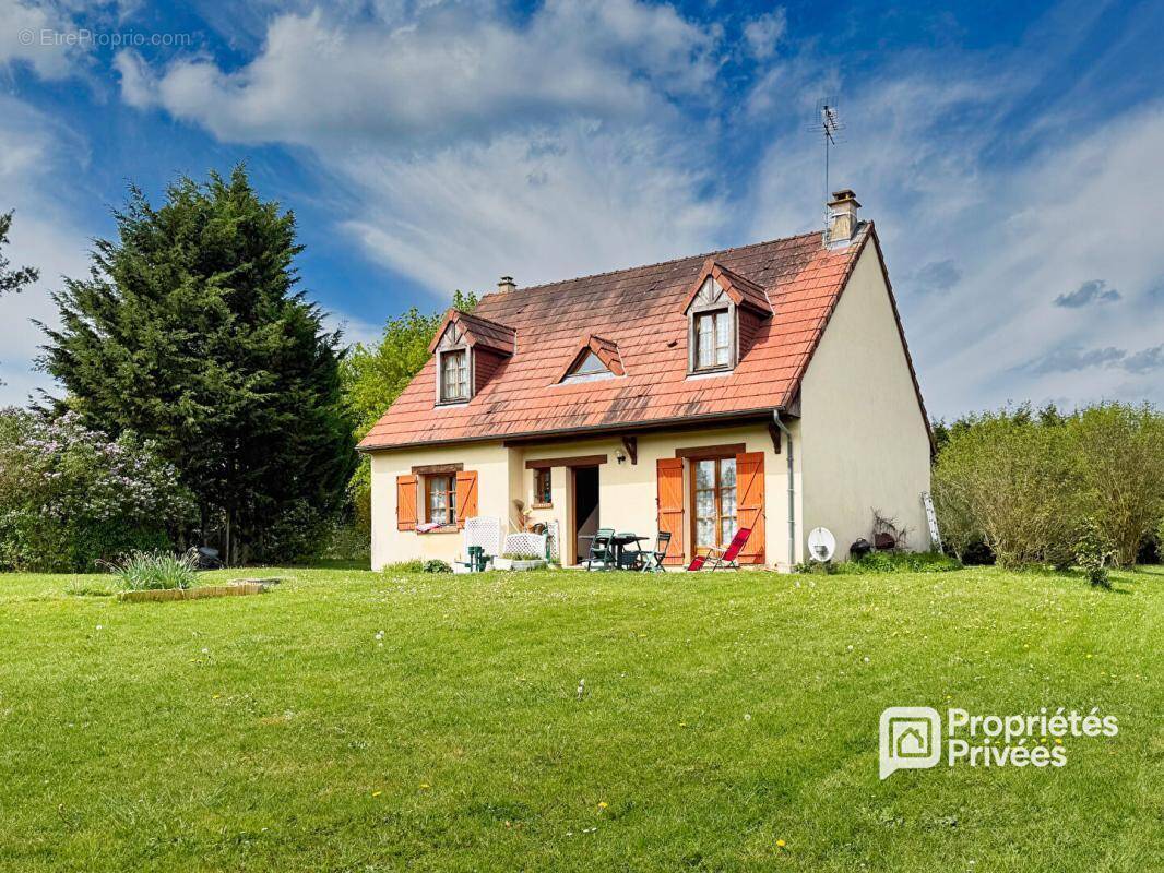 Maison à DAMVILLE