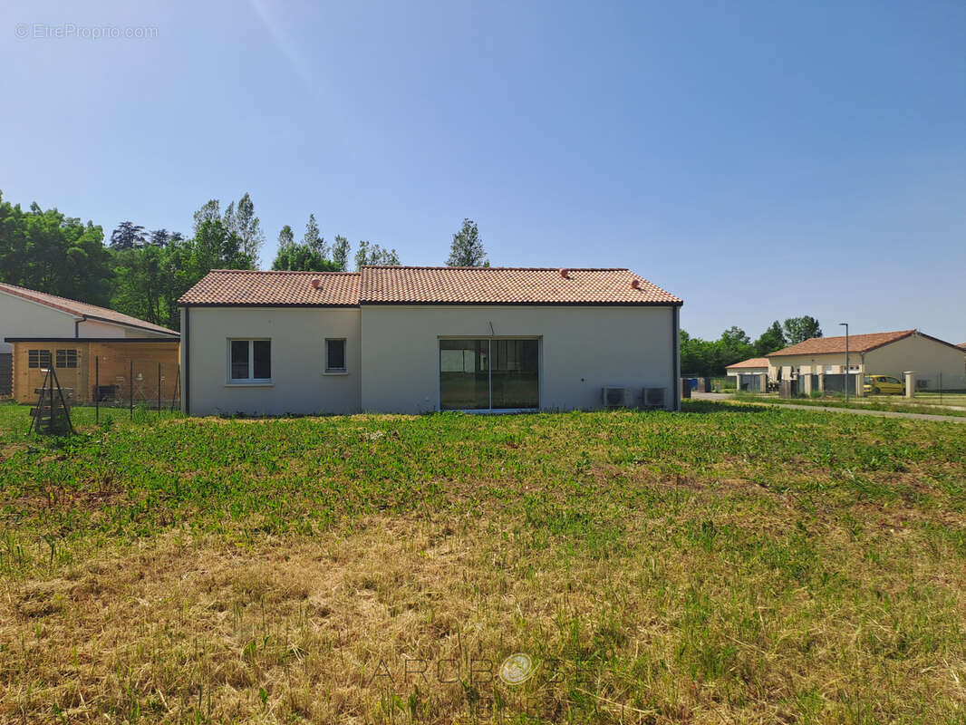 Maison à MONTESQUIEU
