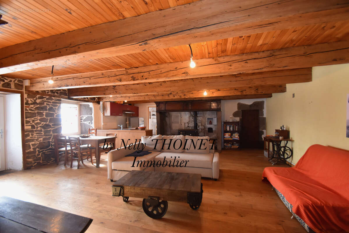 Maison à BESSE-ET-SAINT-ANASTAISE