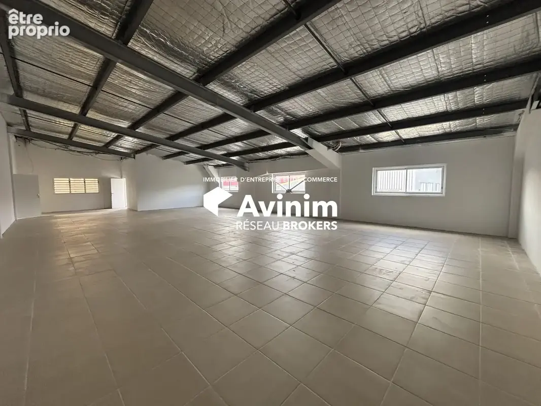 Commerce 158 m² à Baie-Mahault  - photo 4