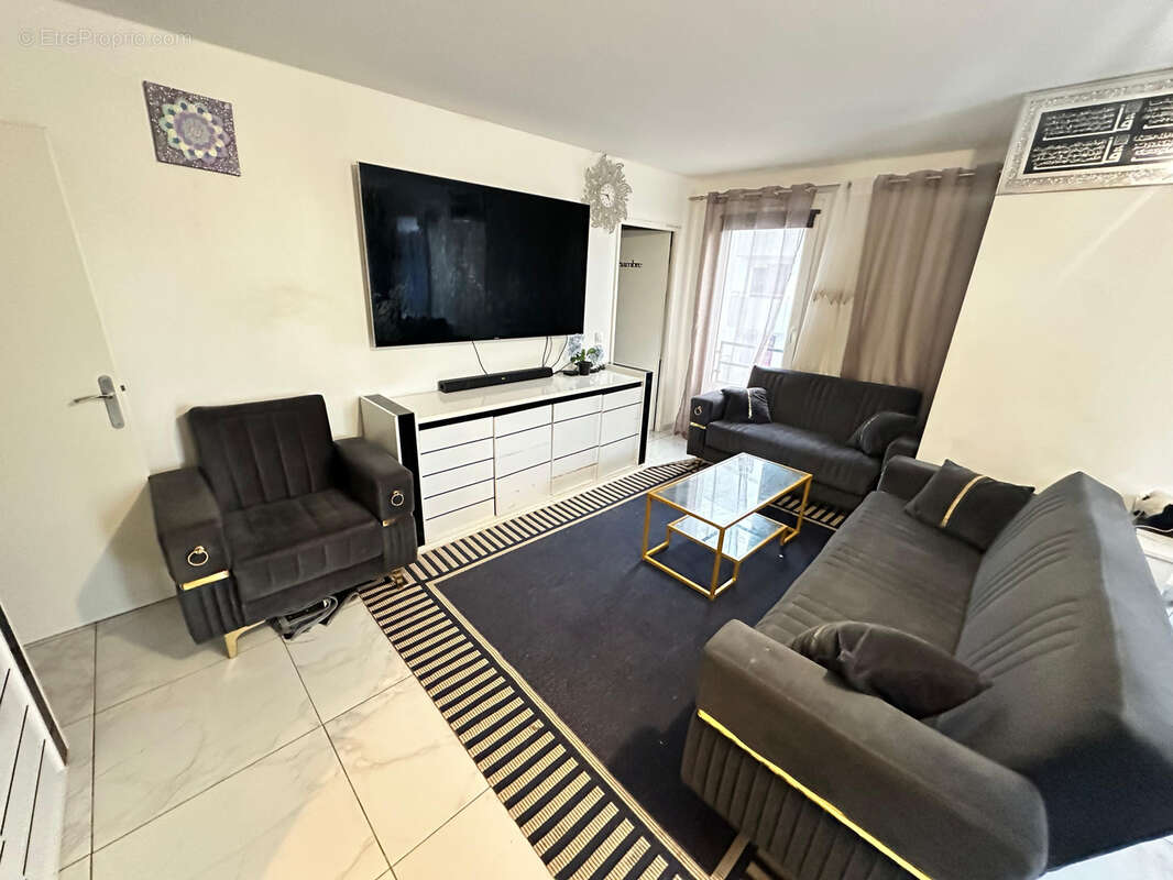 Appartement à FLEURY-MEROGIS