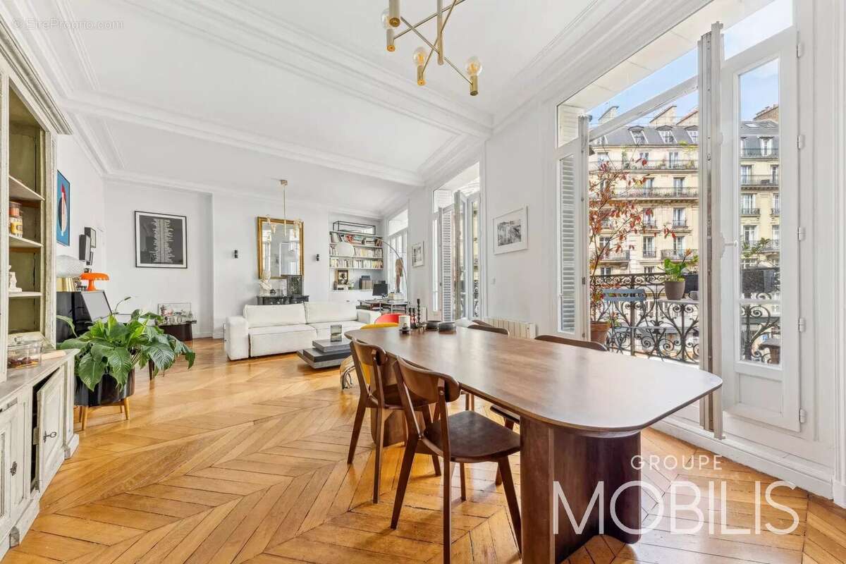 Appartement à PARIS-1E