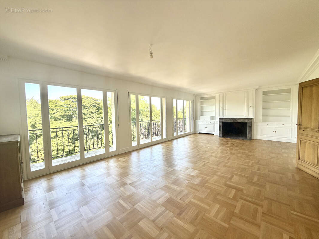 Appartement à CHARENTON-LE-PONT