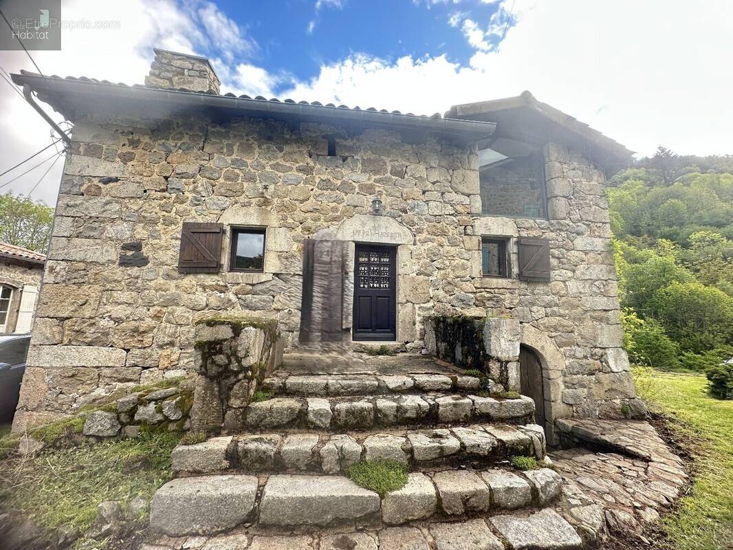 Maison à MEZILHAC