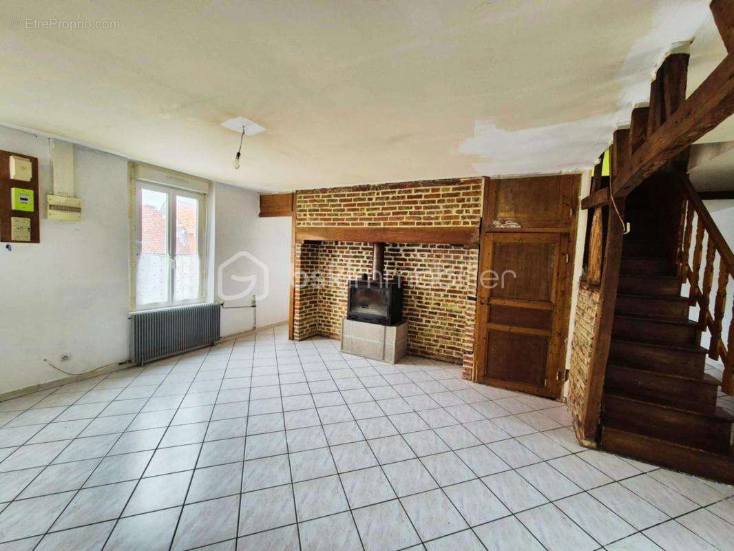 EXCLUSIVITÉ à vendre Maison 111 m² Terrain clos de 1 629 m², deux Dépendances et Garage – Gros potentiel à personnaliser - photo 4
