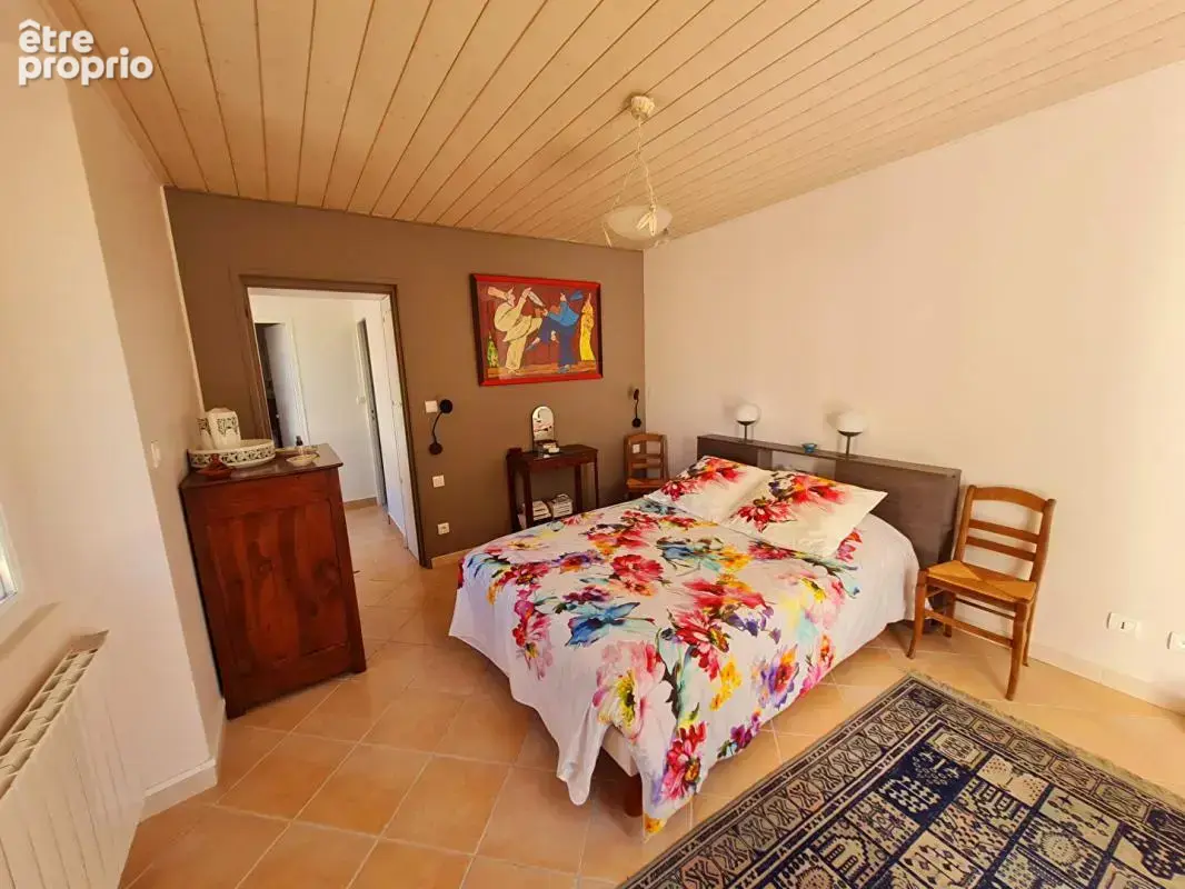 AUTHENTIQUE CHARENTAISE RENOVEE   3ch, veranda, 5000m2 de terrain, 2 garages - photo 12