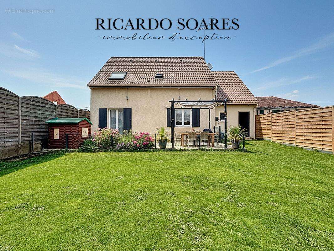 Maison à CHEVRIERES