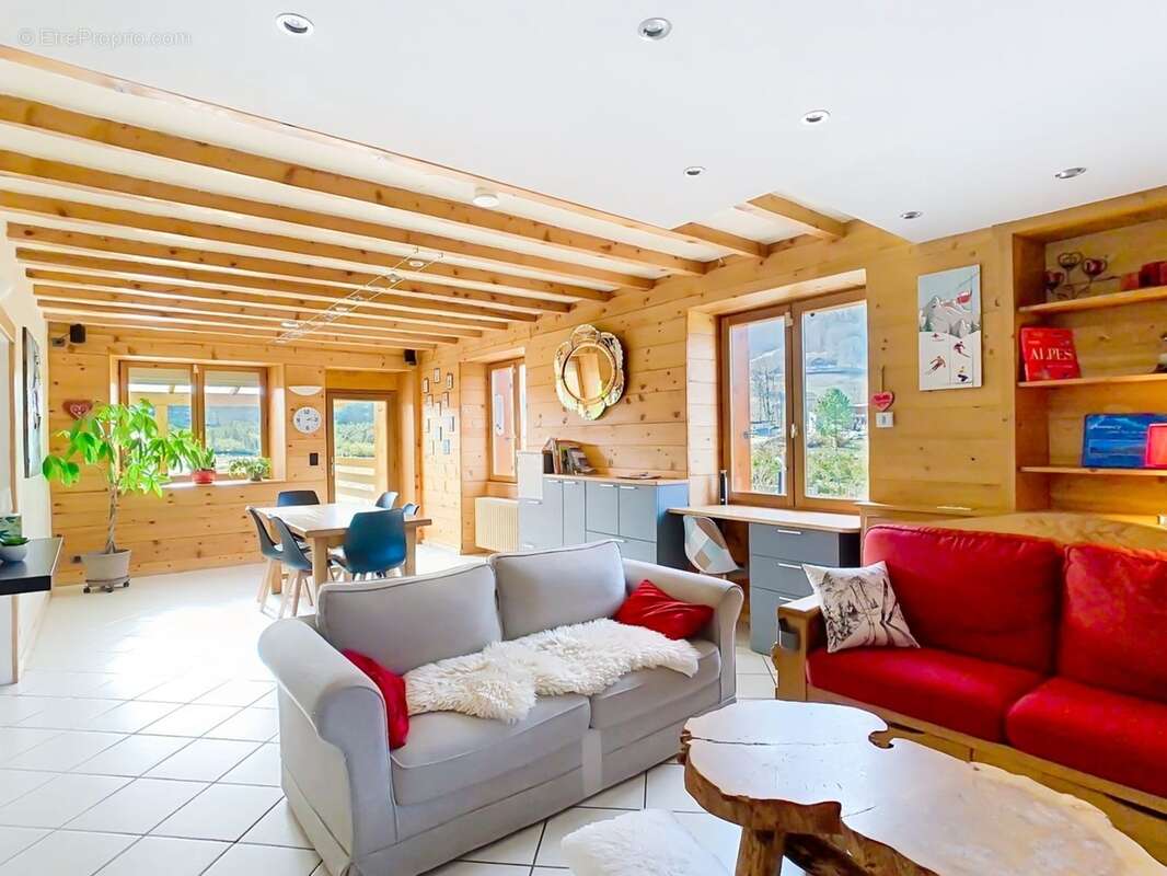 chalet rénové avec vue panoramique, mazot, sauna et fort potentiel – Glières-Val-de-Borne (74) - photo 3