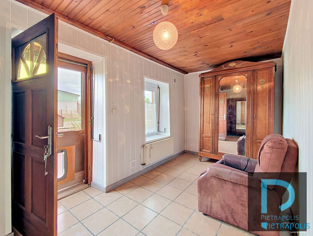 CHAMBRE accès extérieur - Maison à SAINT-CYR-SUR-MENTHON