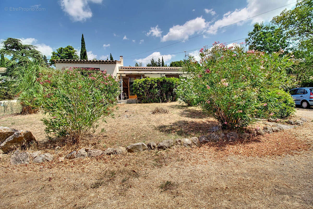 A VENDRE FLAYOSC Maison de plain-pied 100 m² Piscine Garage sur 2644 m² de terrain - photo 11