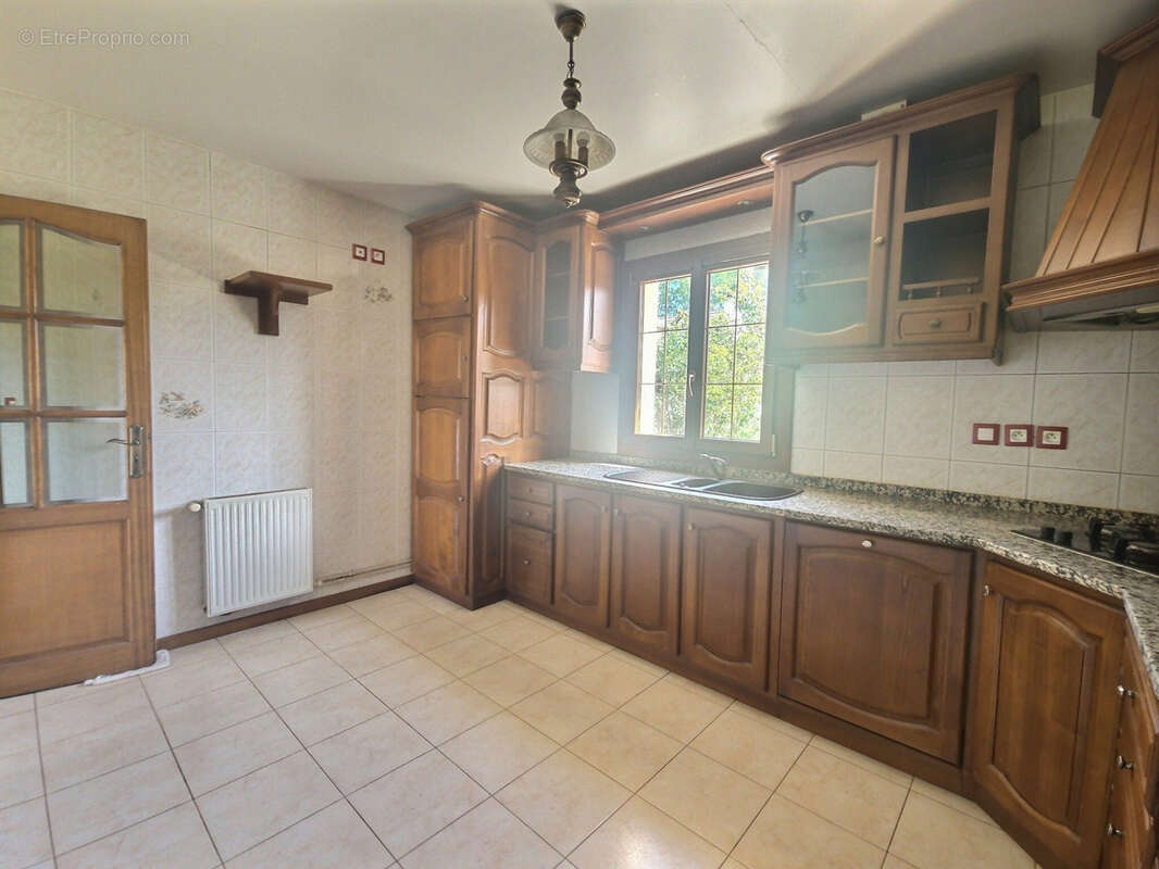 Maison à MONTCOURT-FROMONVILLE