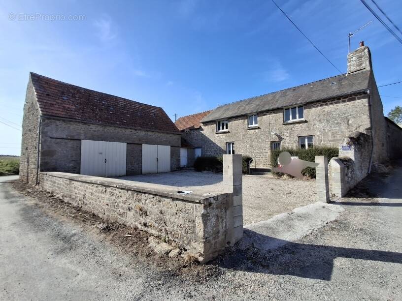 Maison à MONTFARVILLE