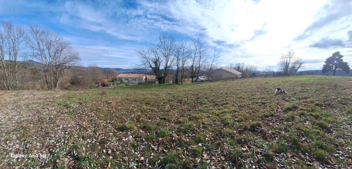 Terrain à SAINT-APOLLINAIRE-DE-RIAS