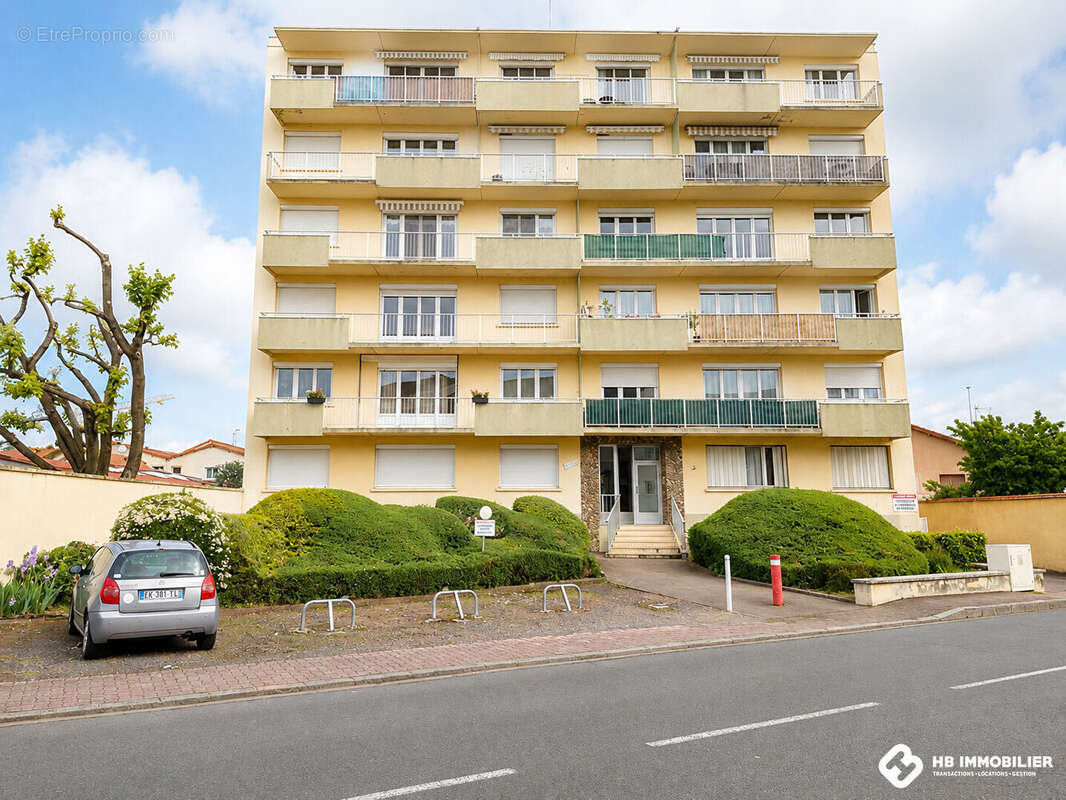 Appartement à LE COTEAU