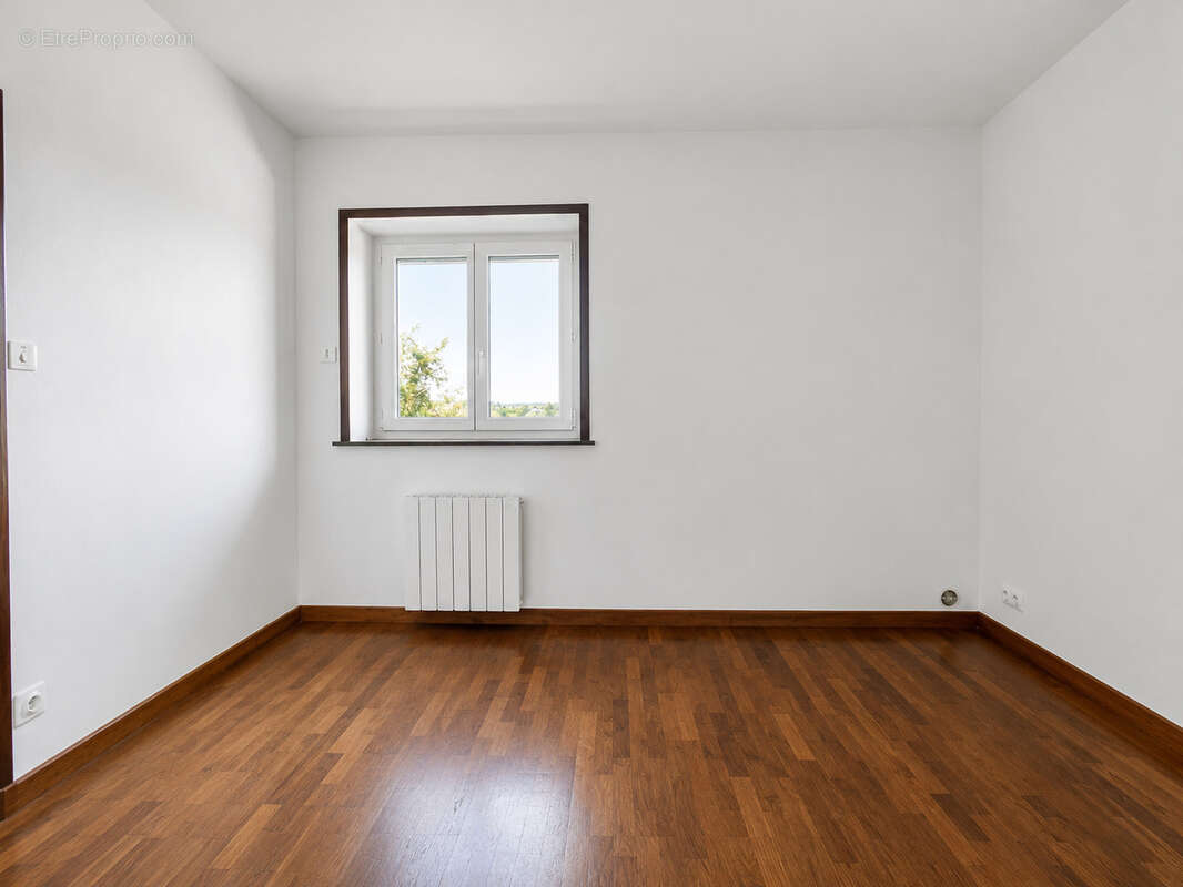 Appartement à CHARBONNIERES-LES-BAINS
