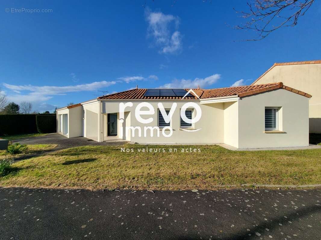 Maison à SAINT-PIERRE-MONTLIMART