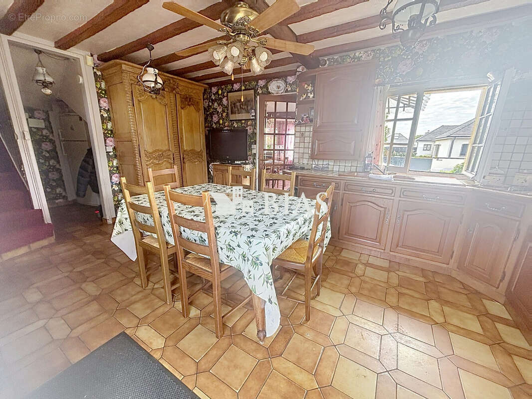Maison à LA NEUVILLE-CHANT-D'OISEL