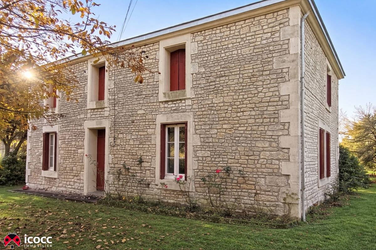 Maison à SAINT-ETIENNE-DE-BRILLOUET