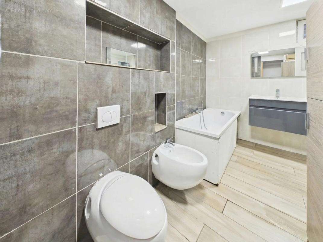 Maison à QUIEVRECHAIN