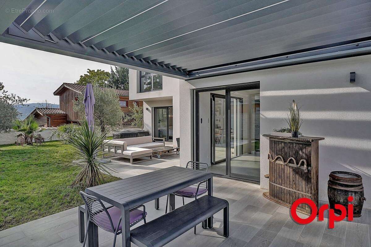 Maison à FONTAINES-SAINT-MARTIN