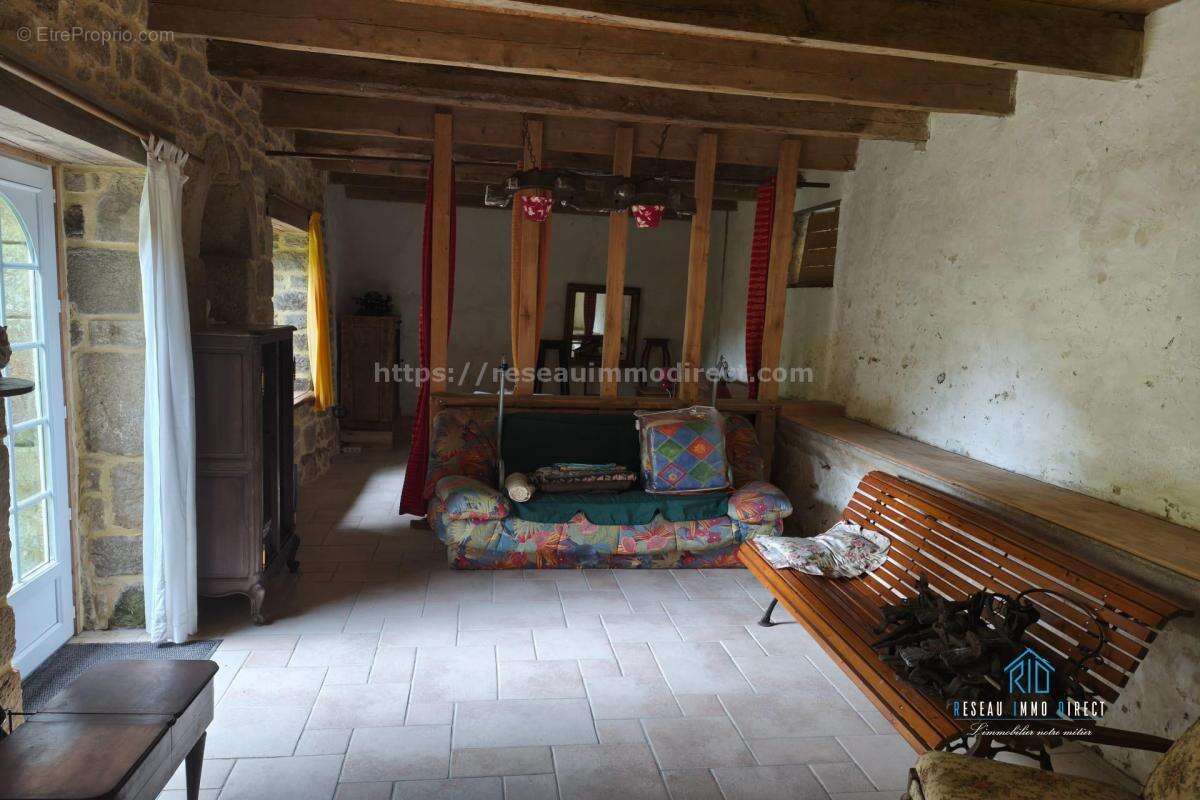 Maison à GLOMEL
