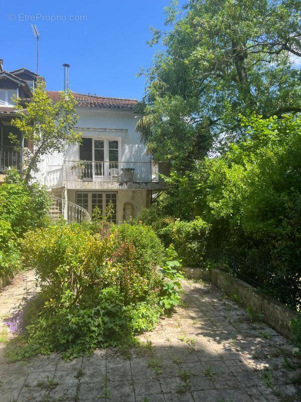 Maison à VIC-FEZENSAC