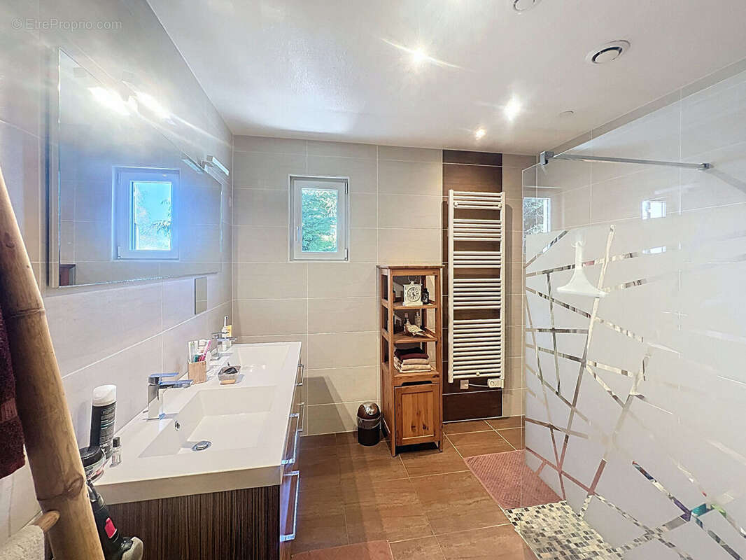 Maison à REZONVILLE