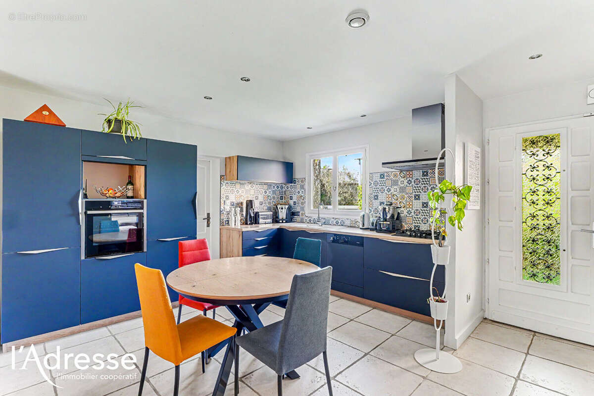 Exclusivité l'Adresse Immobilier - Cugnaux - Maison de 168 m2 avec Garage et piscine Couverte sur un terrain de 552m². - photo 5
