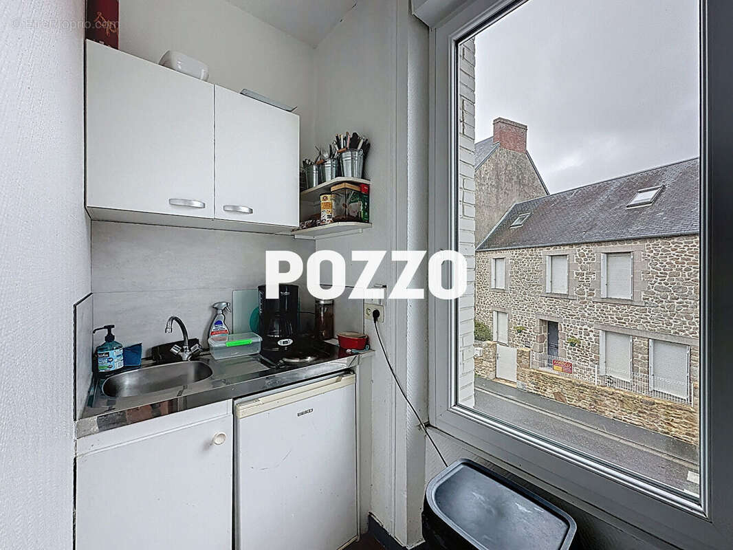 Commerce à CAROLLES