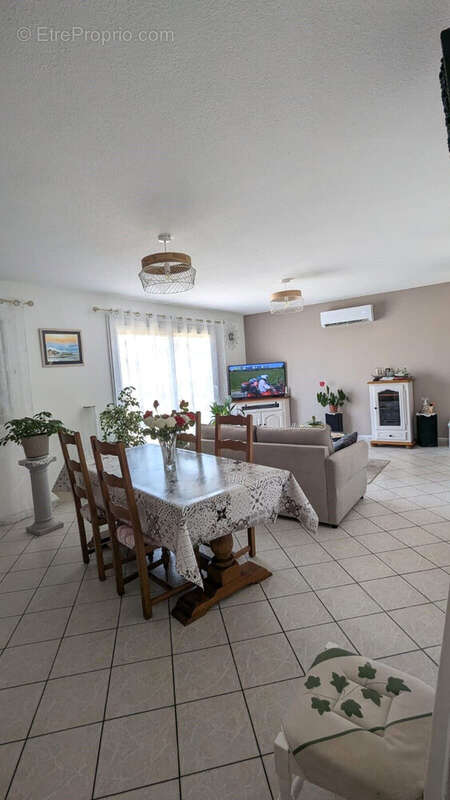 Maison 84 m² à Bonson  - photo 2