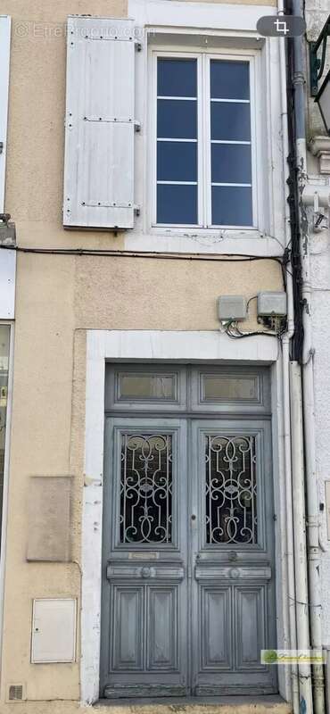 Maison à AIGRE