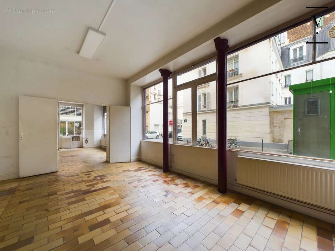 Commerce à PARIS-6E