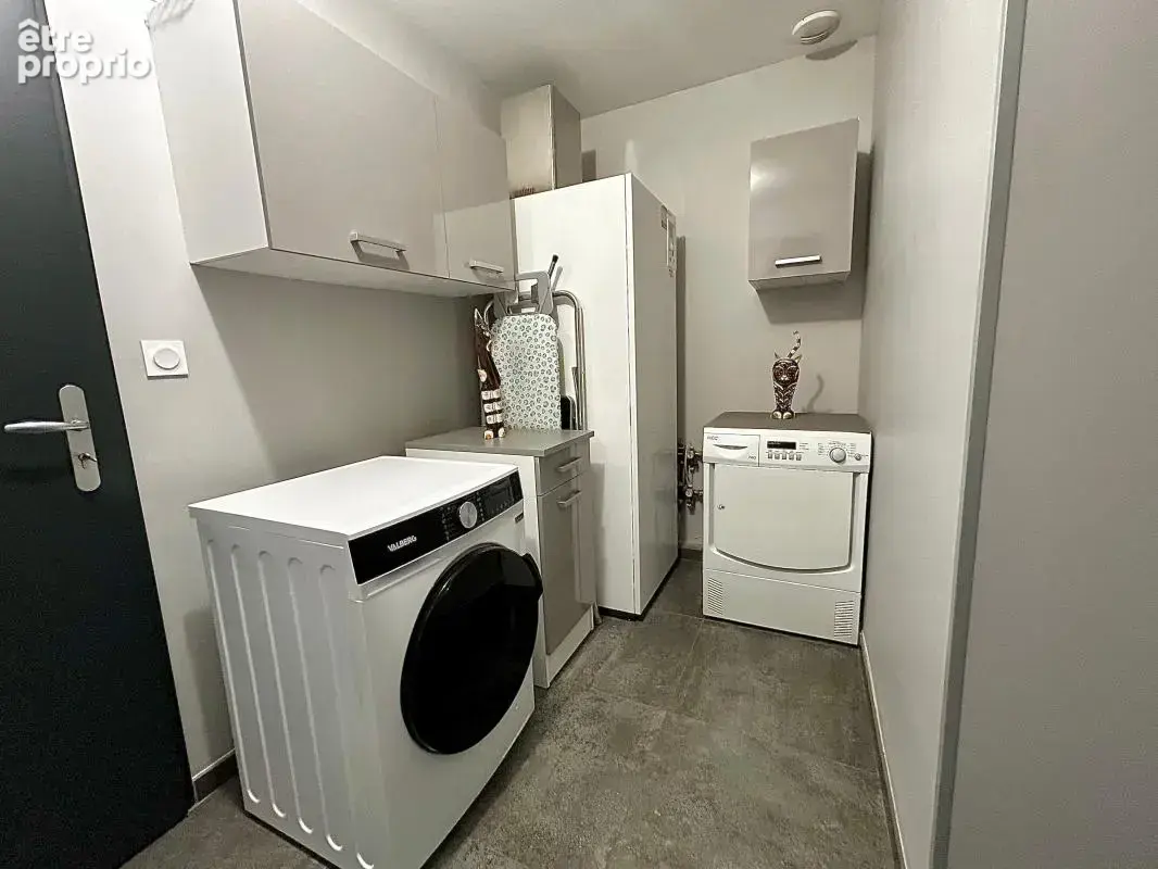 Maison contemporaine de plain-pied : piscine, garage et cadre de vie idéal - photo 9