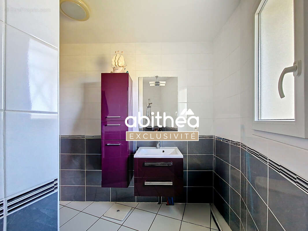 Maison à SAINT-GENIS-DE-SAINTONGE