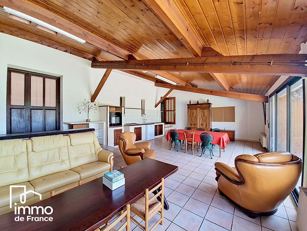 Maison de village 6 pièces 258 m2 à Revonnas avec terrain - photo 2