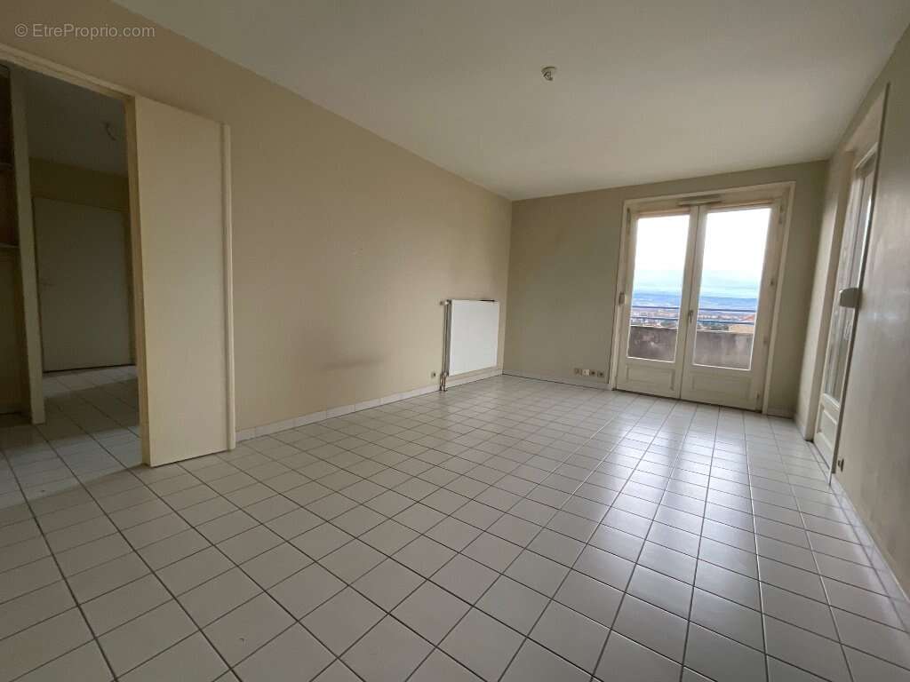 Saint-Just - Appartement T2 dernier étage - photo 4