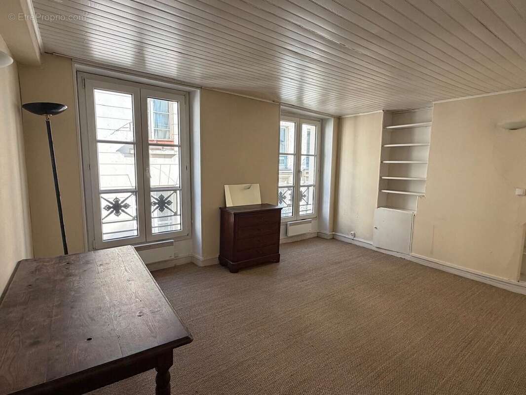 Appartement à PARIS-3E