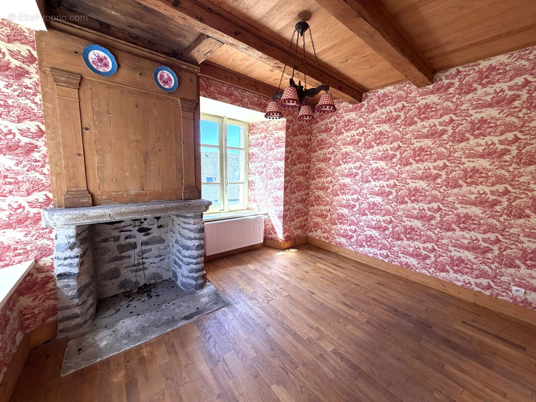 Maison à MARCENAT