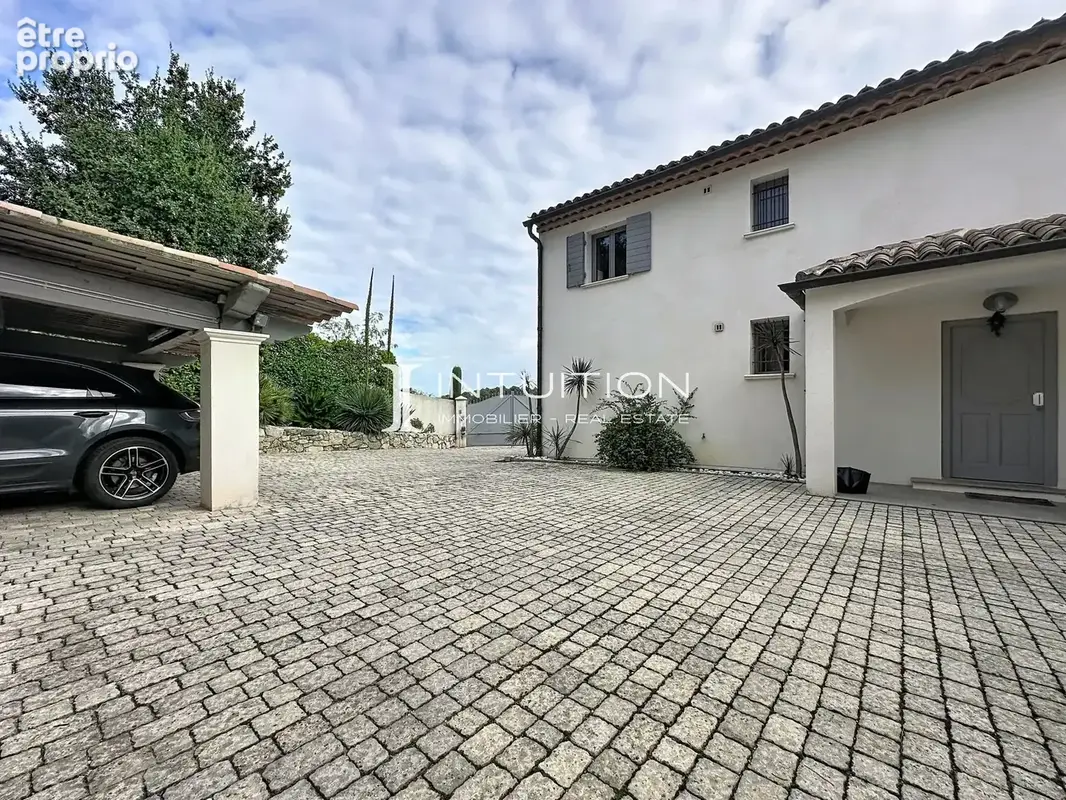 Proche Valbonne : Élégante villa avec vue panoramique et piscine - photo 13