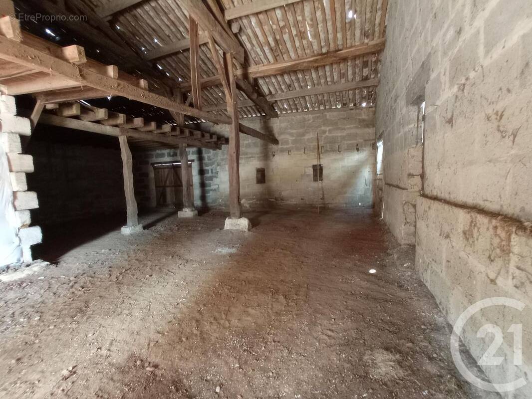 Maison à LES PEINTURES